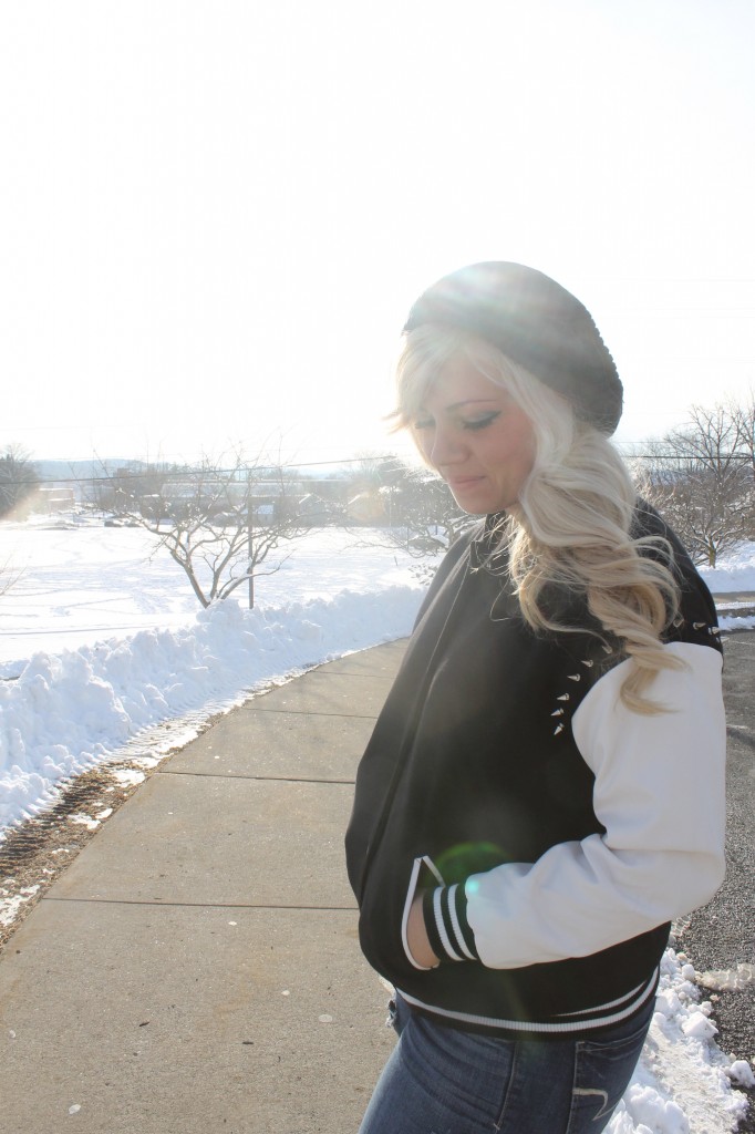 SC A&E Editor wearing a trendy winter beanie on campus. Photo Credit / Audra Organetti