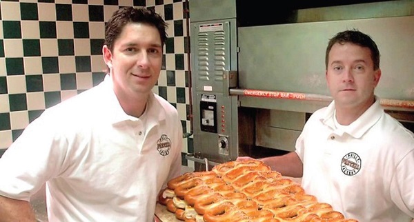 Dan DiZio and an employee at one of his franchises Photo Credit / Vimeo