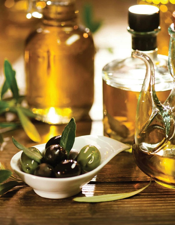Licenced by Creative Commons Olive oil is one of the most best moisturizer for both hair and skin.
