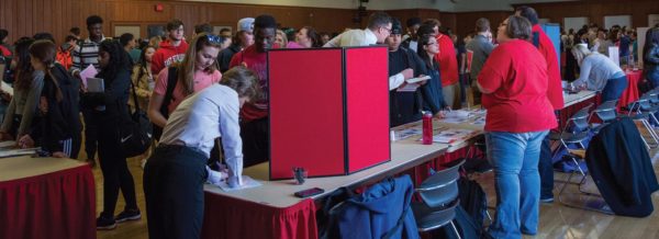 Students flood the Majors and Minors Fair held in the Keystone Room. Photo Credit / Adam Walker