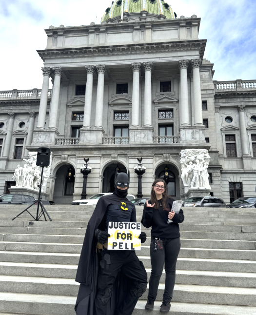 Batman and a woman stand at the steps of a capital building